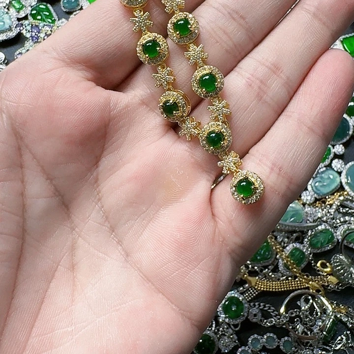 翡翠颈饰未镶嵌天然A货翡翠放漏