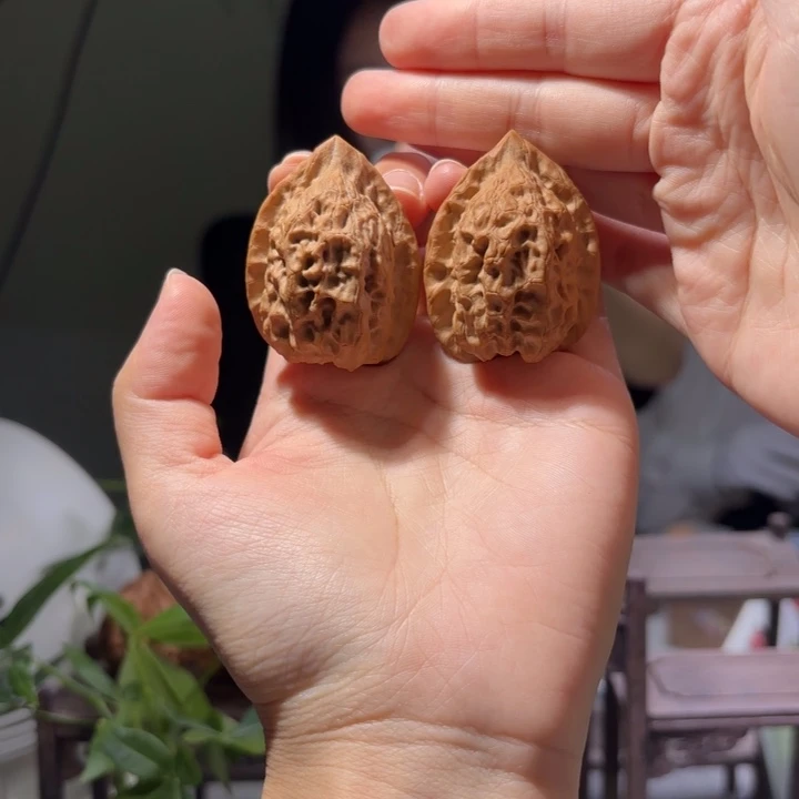 桃核吊坠?雪妖姬原生态