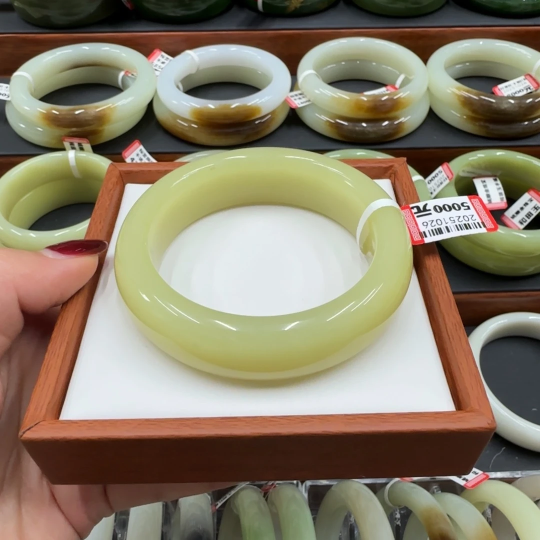 未镶嵌手镯和田玉