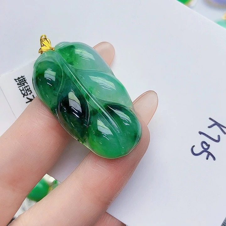 翡翠18K金镶嵌颈饰叶子