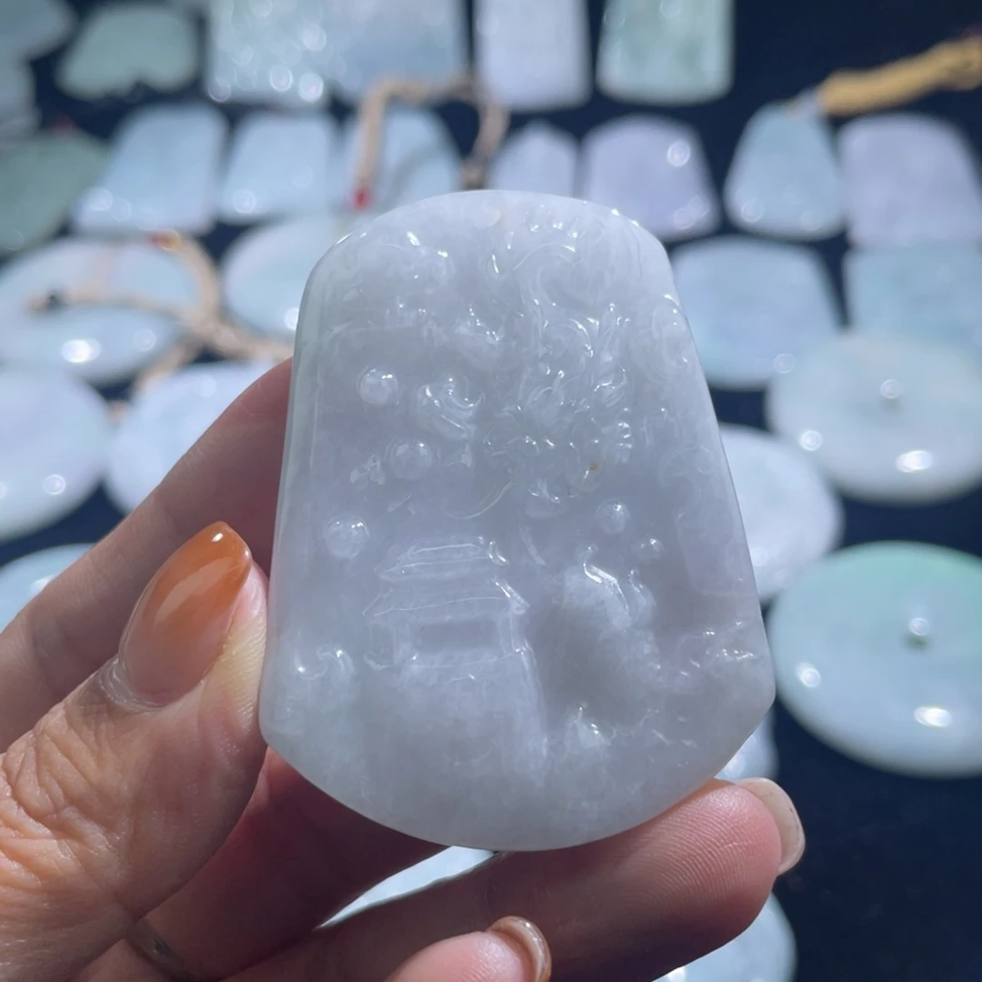 翡翠未镶嵌颈饰龙牌