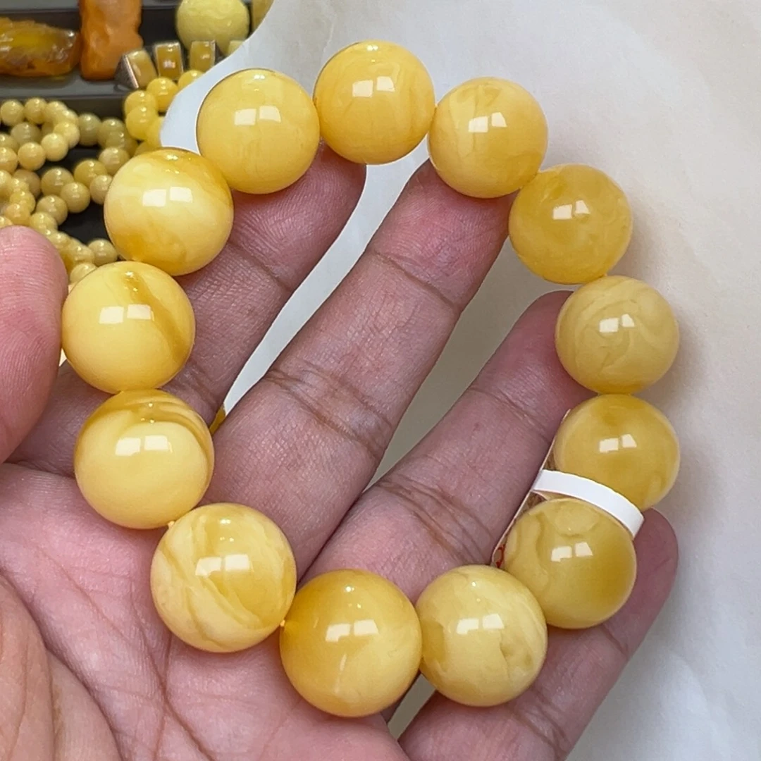 精***灵蜜蜡未镶嵌裸石17加36.2克