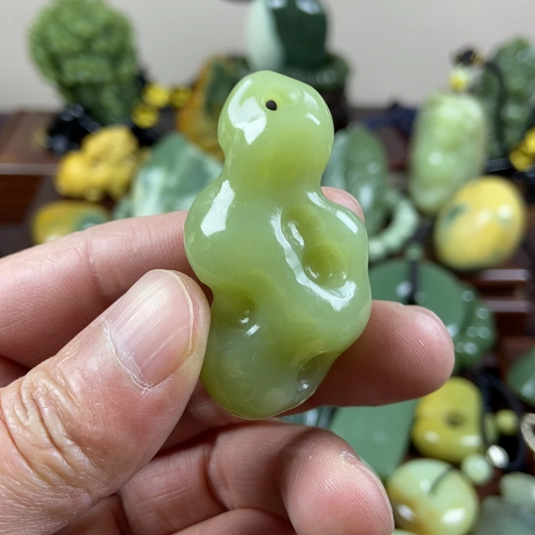 岫岩老玉（透闪石质玉）未镶嵌珠宝奇石