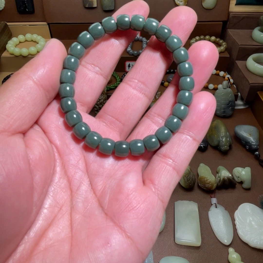 史***默和田玉未镶嵌颈饰