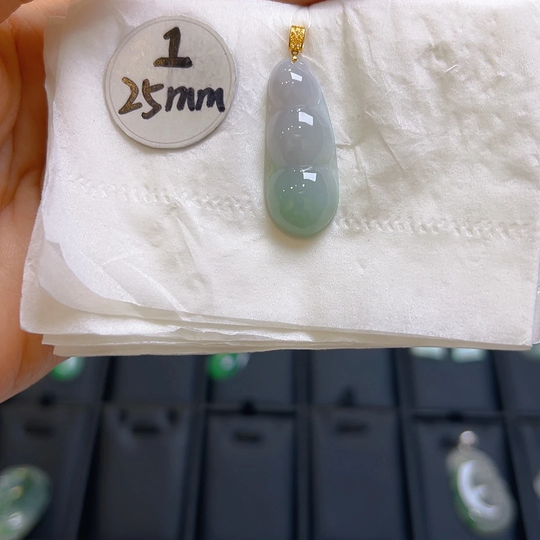 翡翠颈饰18K金镶嵌翡翠