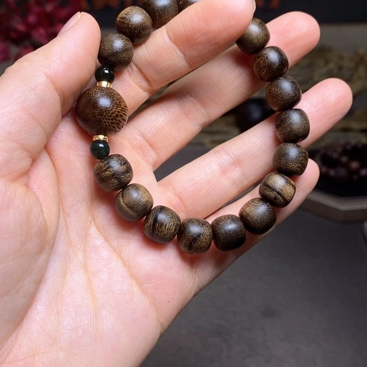 沉香手串越南芽庄白棋楠瘤疤1.0设计➕芽庄绿棋瘤疤单珠1.5