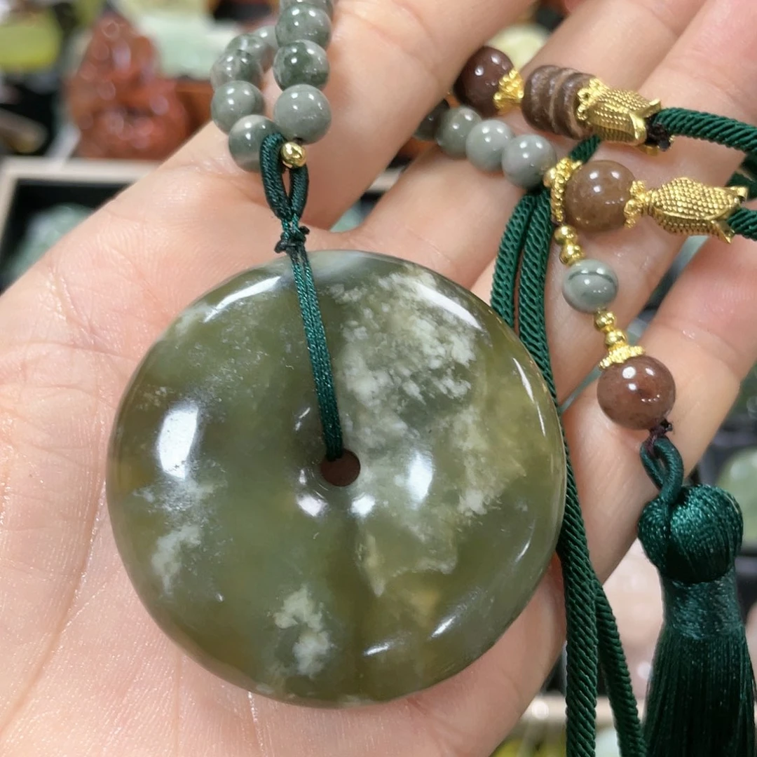 蛇纹石玉颈饰合金