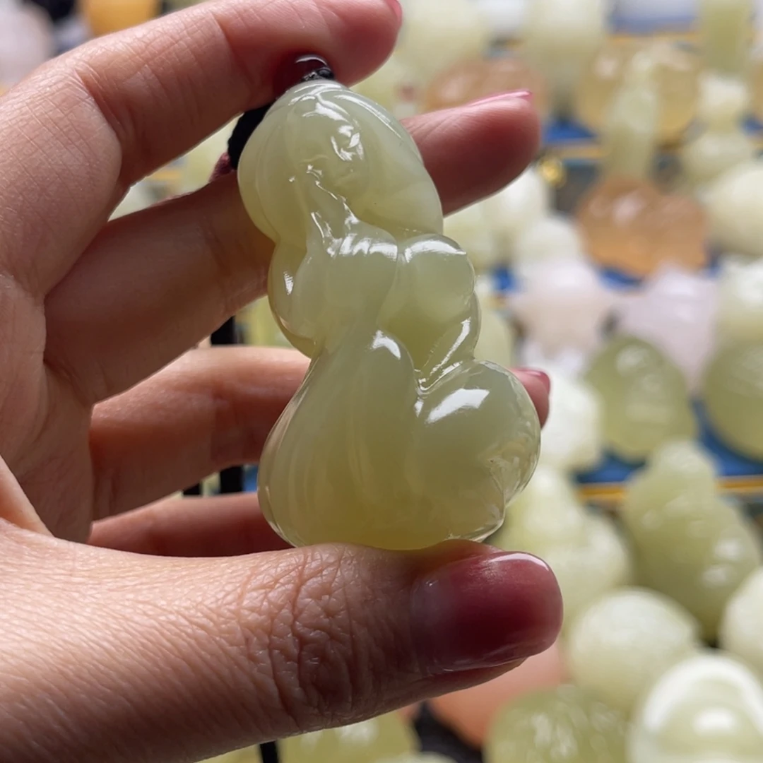 磊***子玉天然桌面小摆件