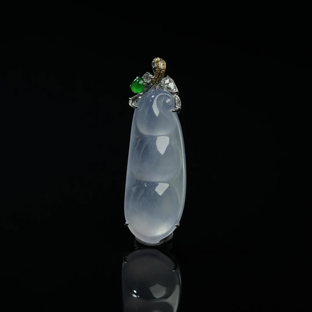 YQR048  紫气东来福豆 翡翠挂件