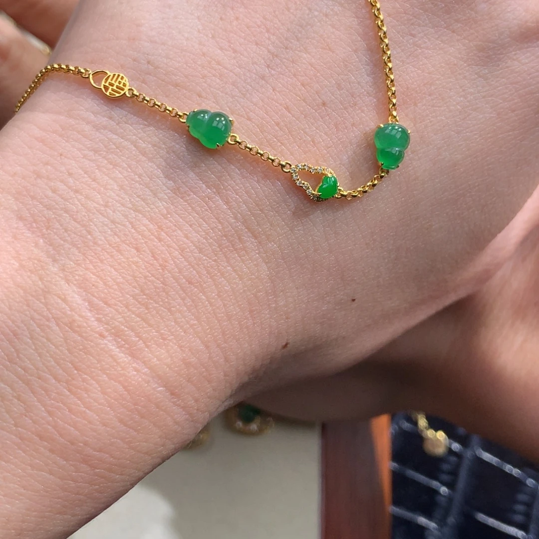 ****菜翡翠18K金镶嵌颈饰翡翠