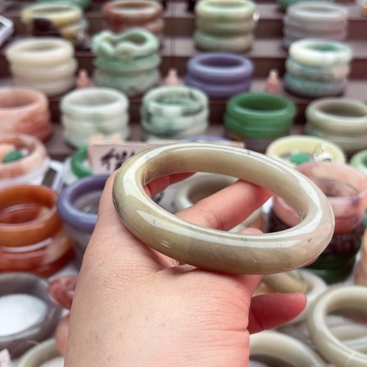 石英质玉手镯未镶嵌日****师