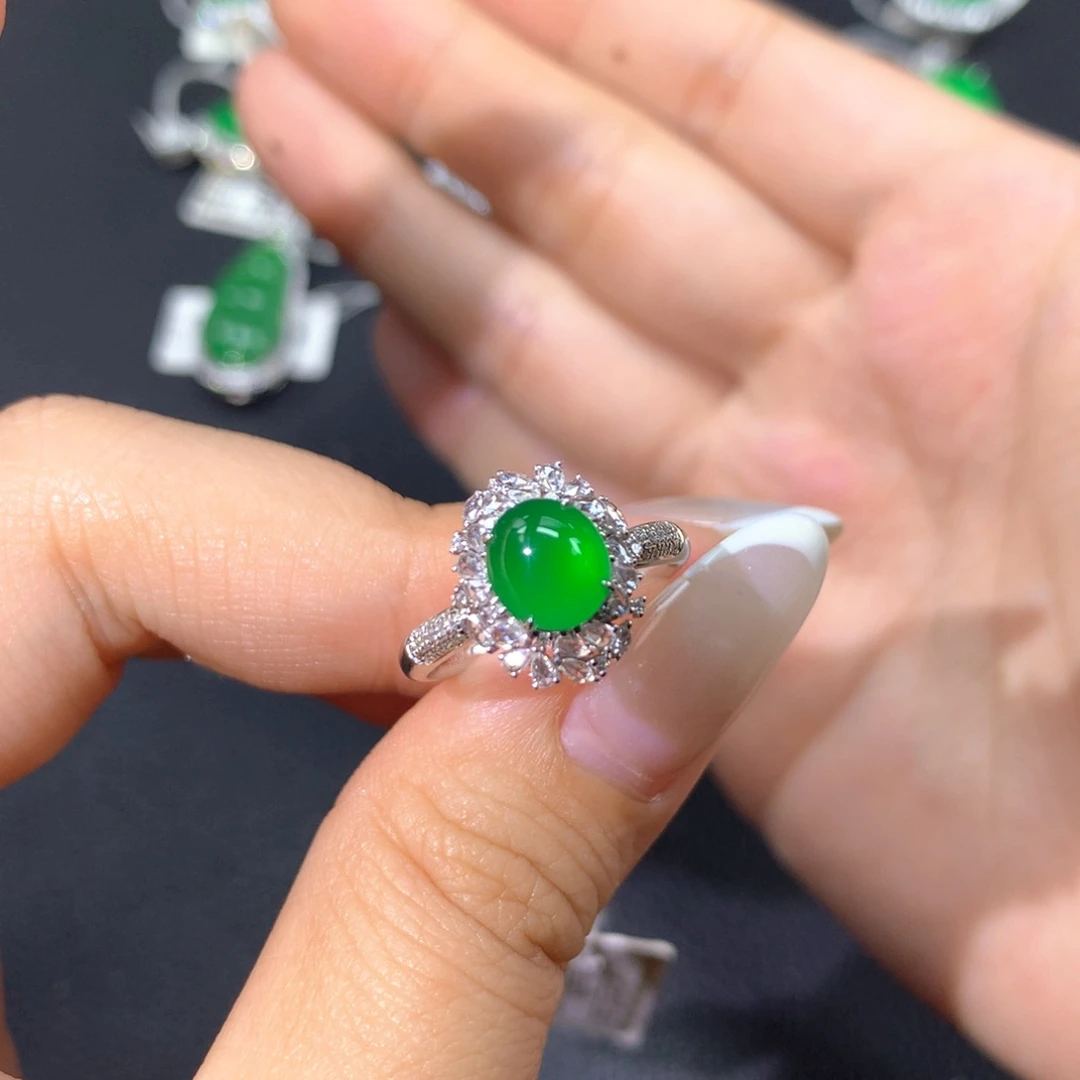 翡翠戒指18K金镶嵌翡翠