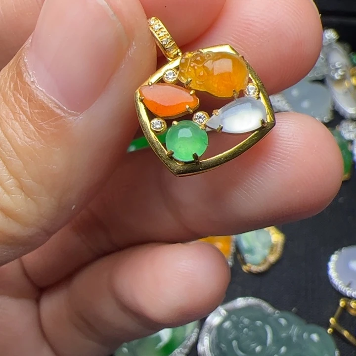 翡翠18K金镶嵌吊坠(不含链)