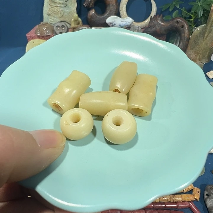 透闪石质玉未镶嵌挂件