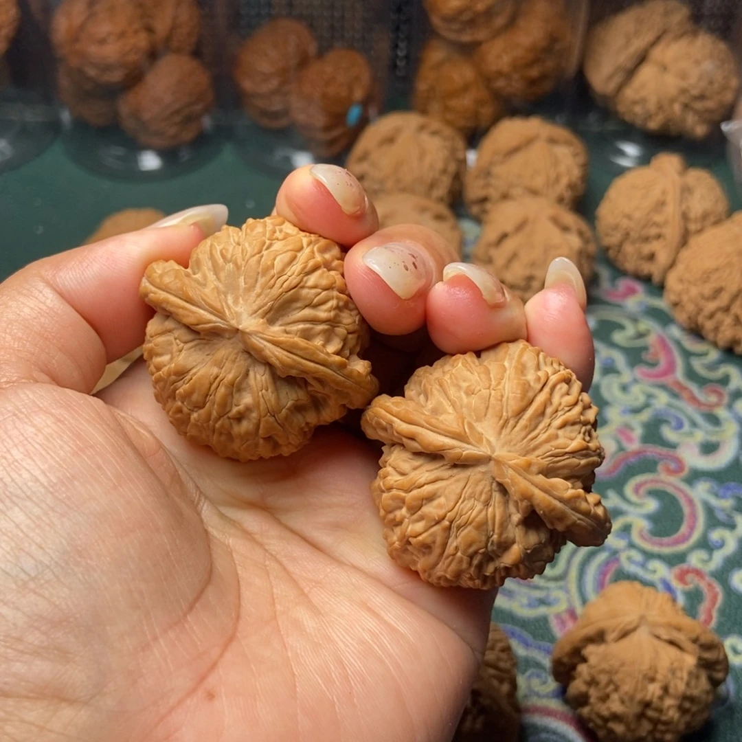 文玩核桃吊坠白狮子42