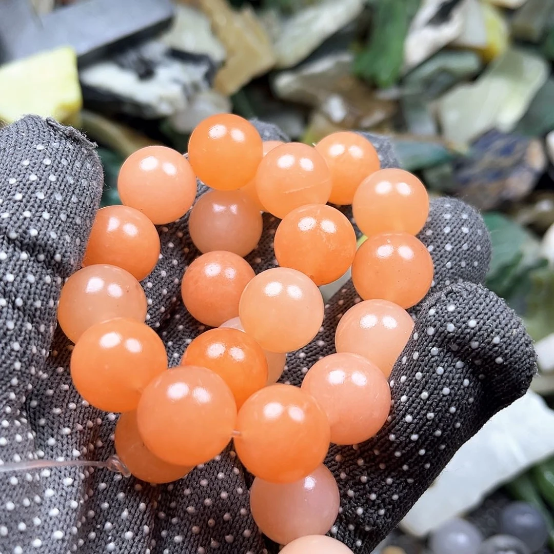 颈饰未镶嵌石英岩玉