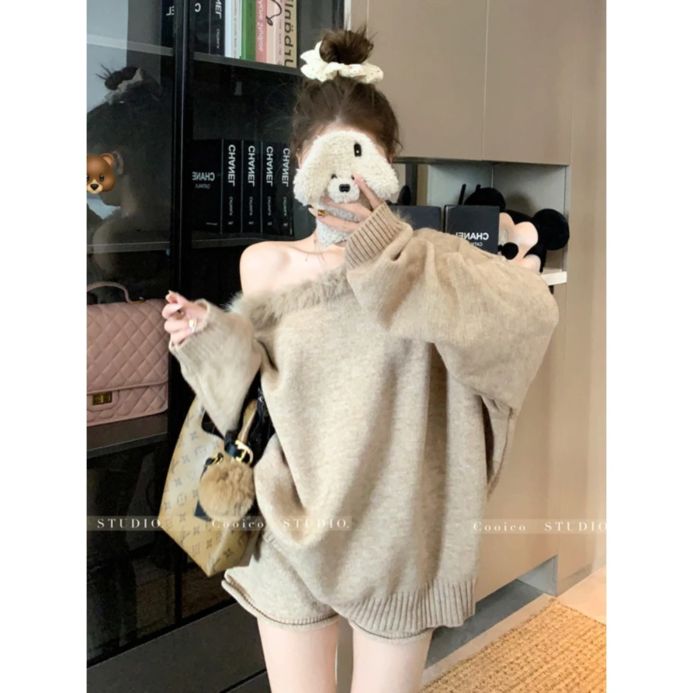 毛领斜肩一字肩毛衣女秋冬中长款内搭宽松慵懒风针织衫短裤两件套