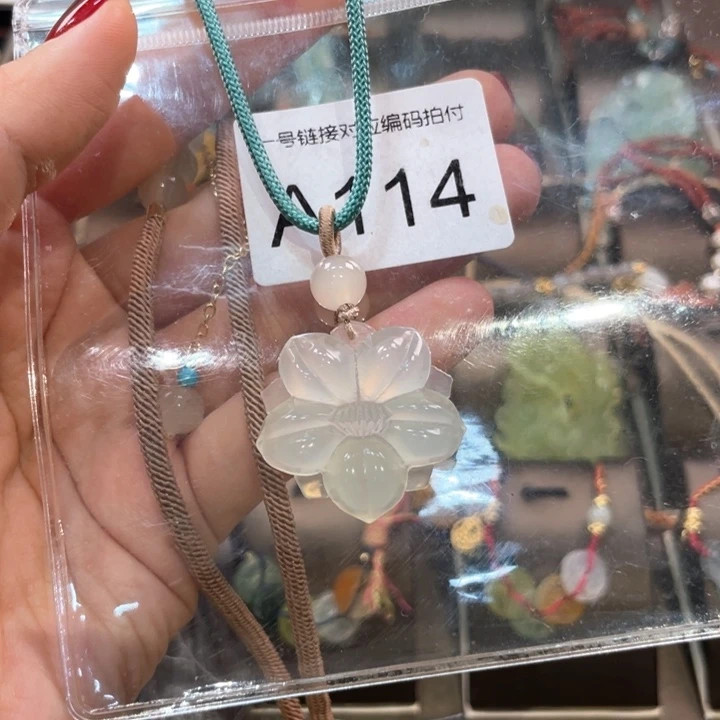 蛇纹石玉颈饰未镶嵌