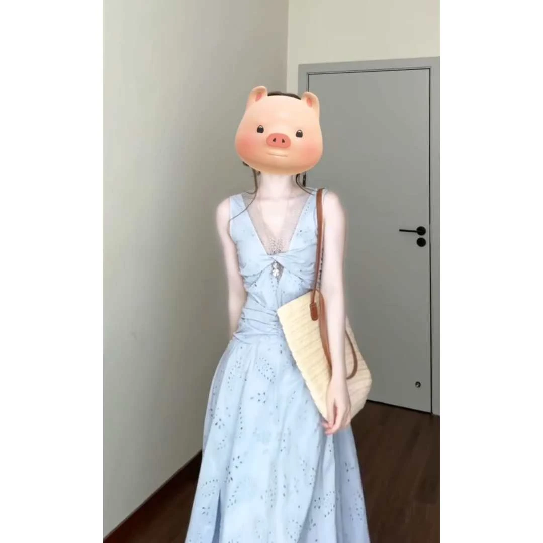 MARIE.COCO纯欲欧若风浅蓝色V领镂空扭结吊带连衣裙收腰气质长裙