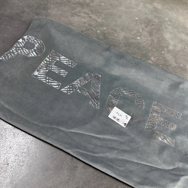 y051银色烫腰枕套2个30*50cm