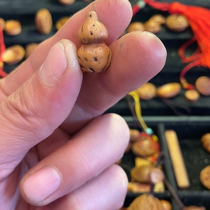 ****型纯手工雕刻葫芦吊坠
