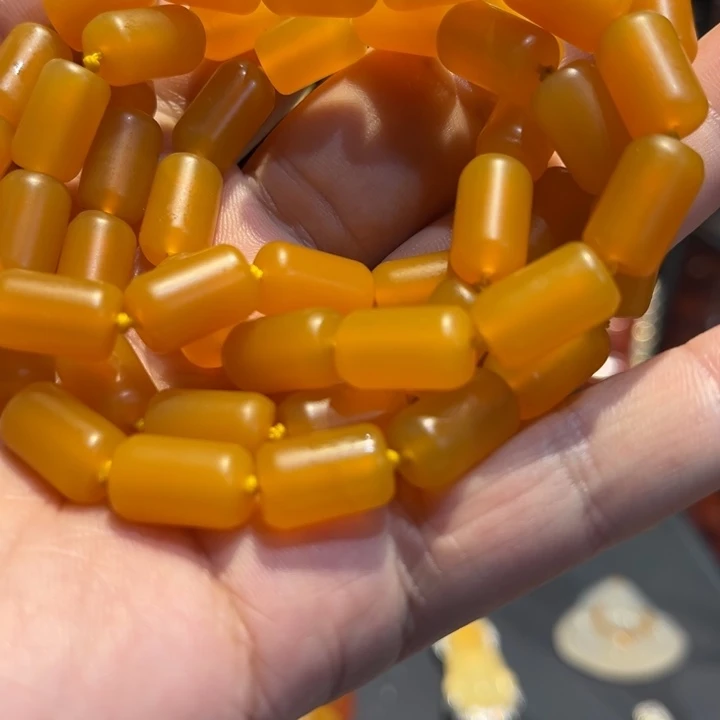 未镶嵌石英质玉（黄龙玉）颈饰
