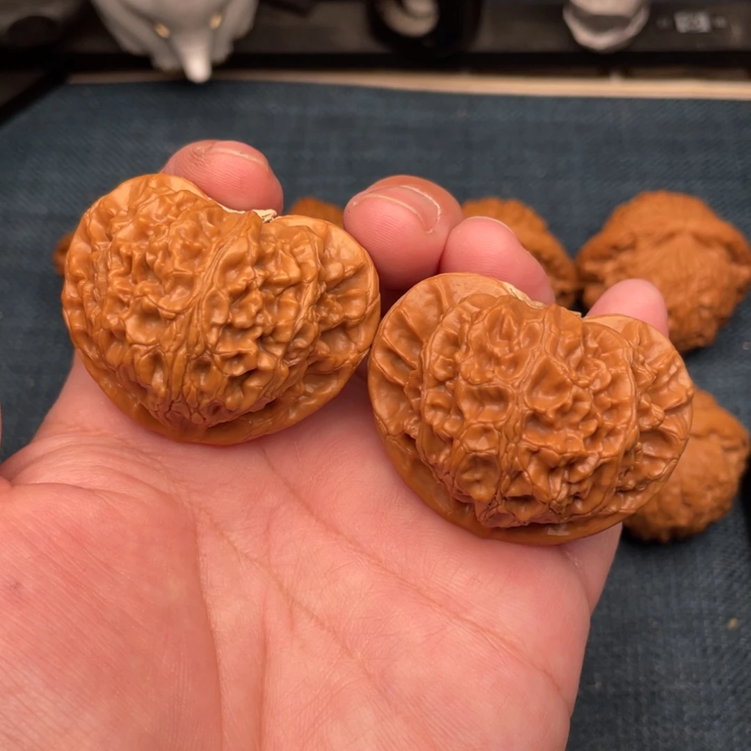 把件文玩核桃老树桃心宫灯46