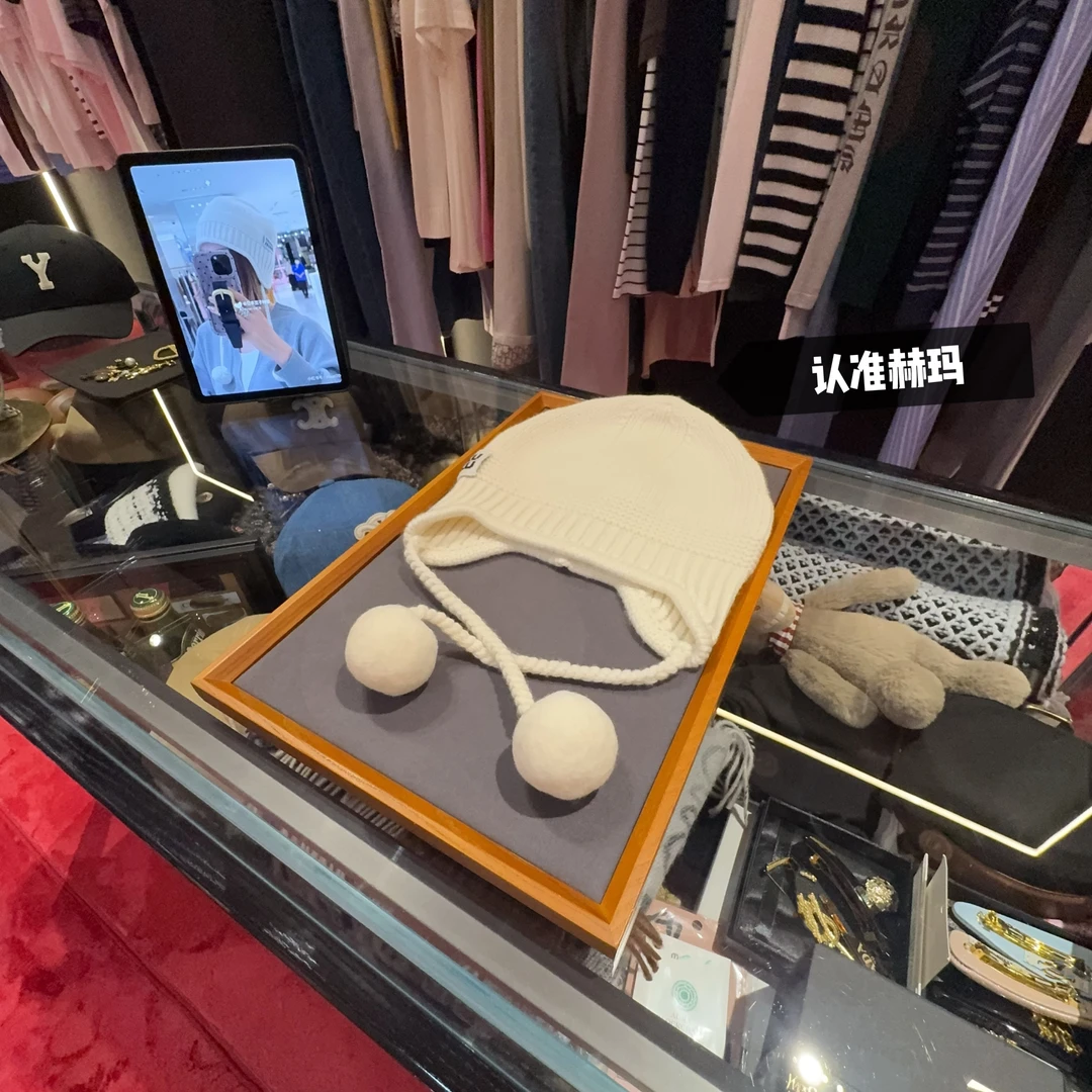 X认准赫玛 FW25 M白色徽标绒球针织冷帽#1676上新