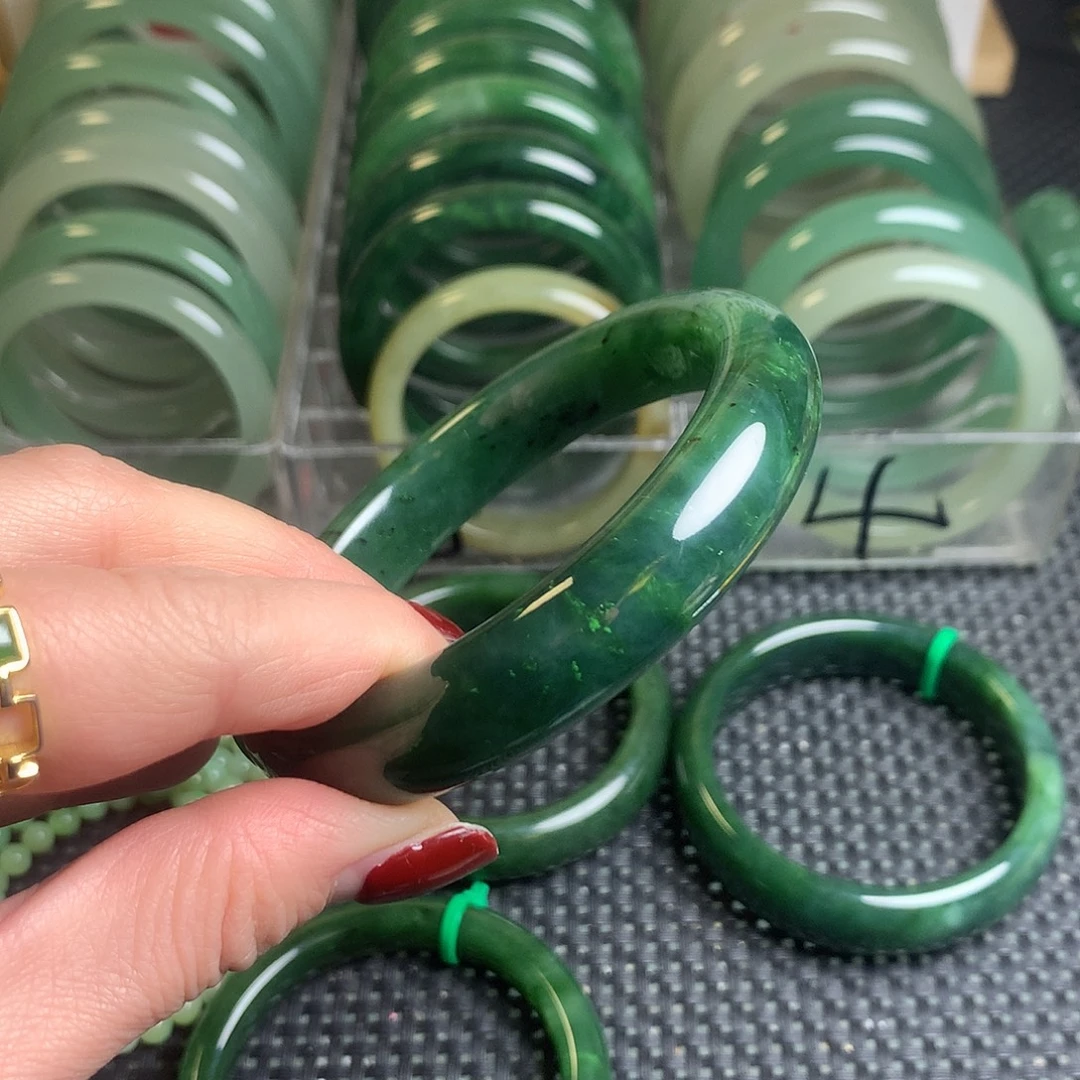 和田玉（碧玉）未镶嵌手镯
