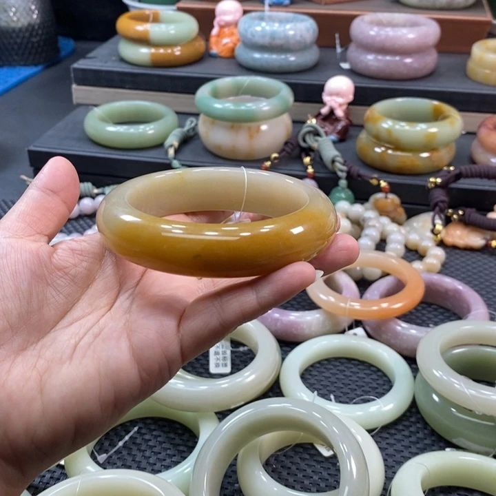 未镶嵌手镯石英岩玉