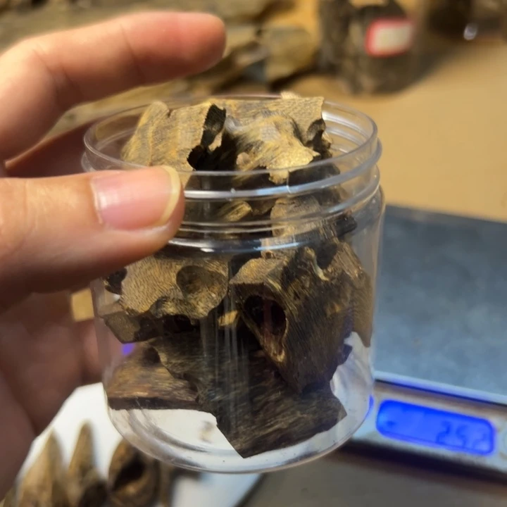 范***范沉香碎屑沉香54克透顶绿原材料