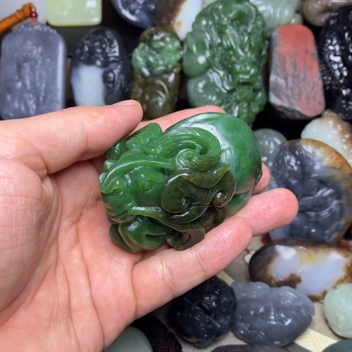 5***哥和田玉未镶嵌颈饰