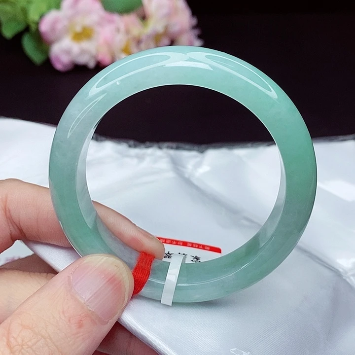 翡翠手镯未镶嵌54圈