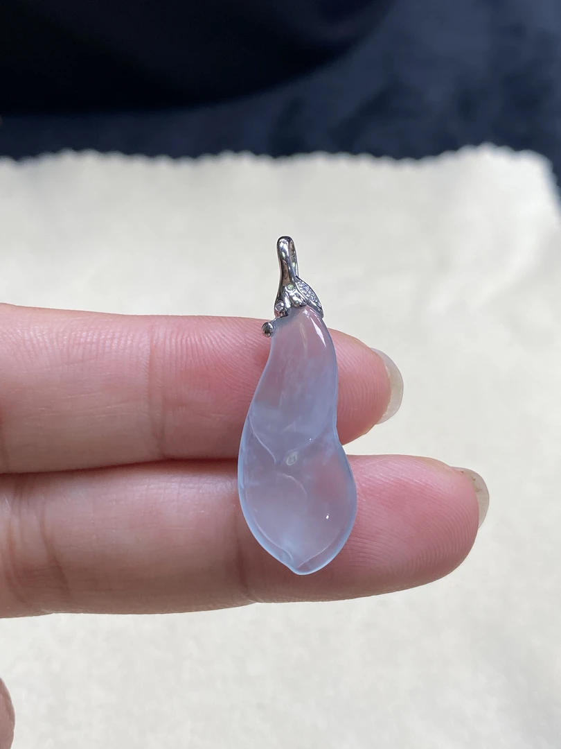 天然缅甸a货翡翠玉兰花 18k金镶嵌