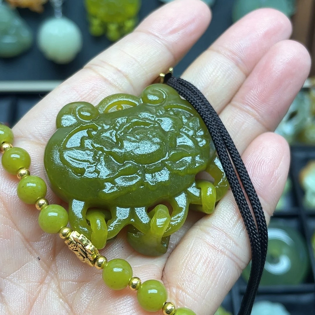 蛇纹石玉未镶嵌颈饰