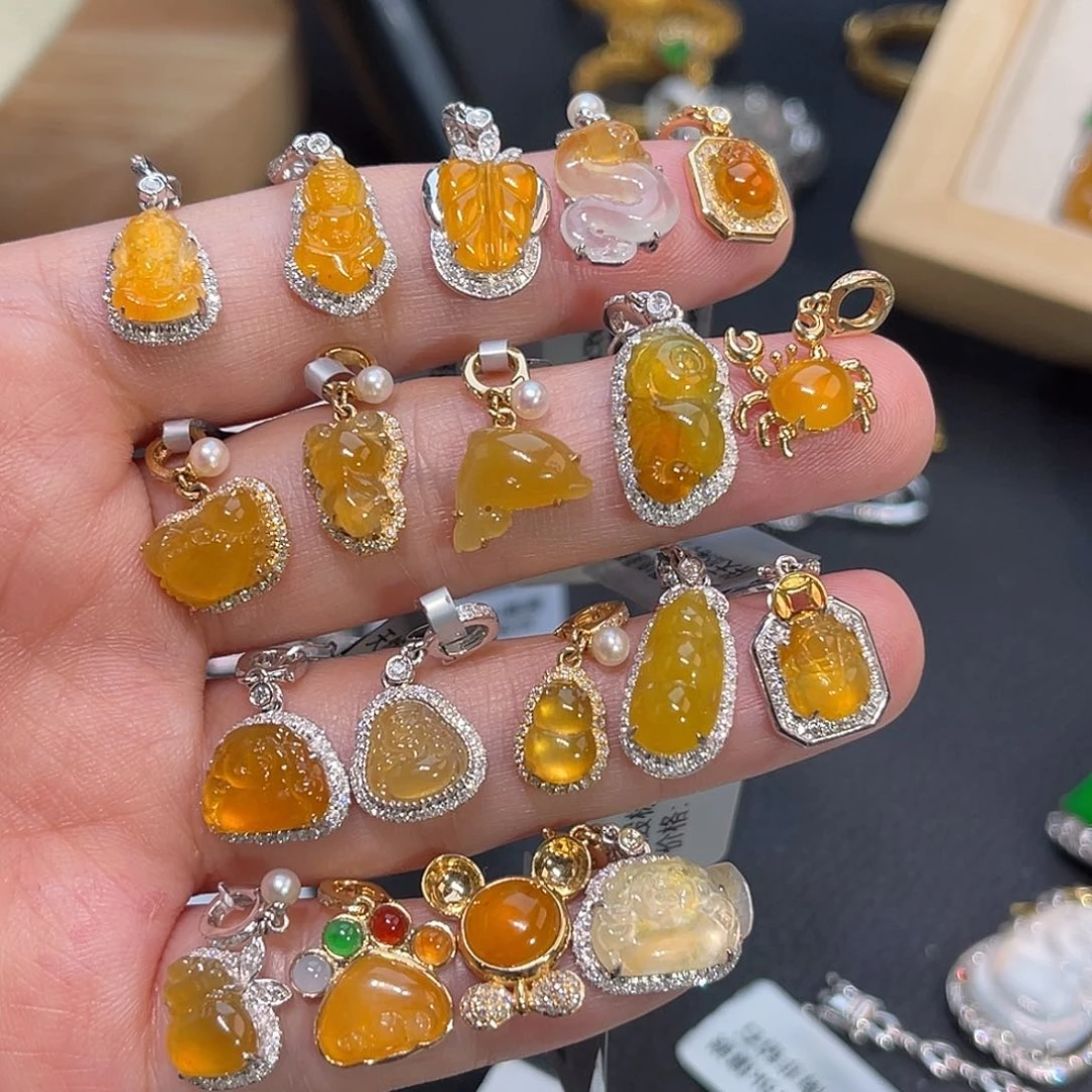 翡翠18K金镶嵌颈饰黄翡小滴溜