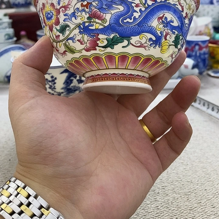 景德镇陶瓷厂生产的