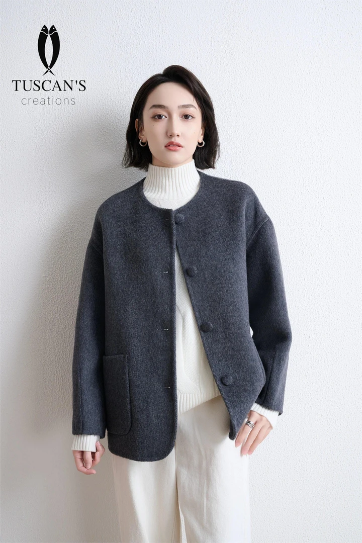 【时代双鱼】简约现代风：时尚圆领宽松短款双面昵外套ZGTX8001