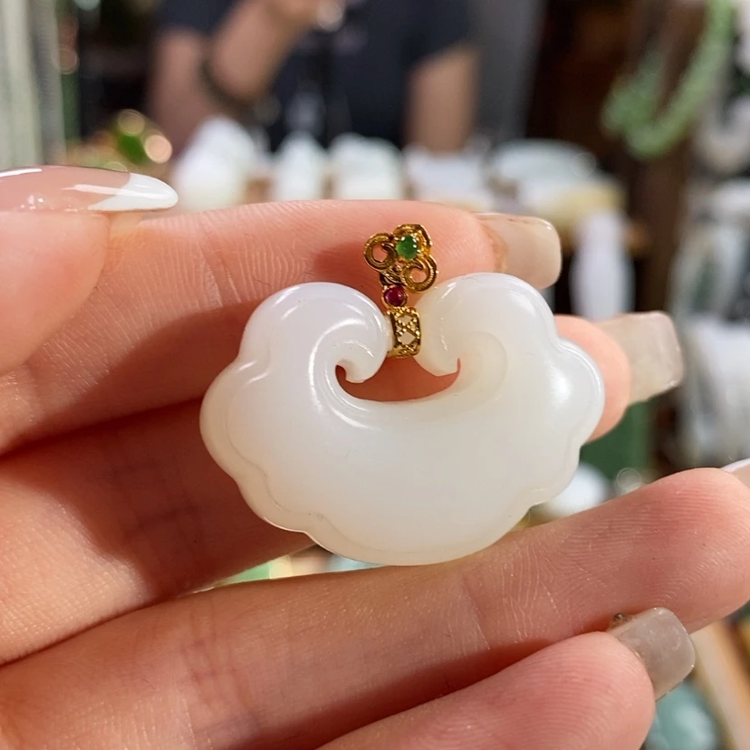 【闪购商品】吊坠(赠链)18K金镶嵌和田玉