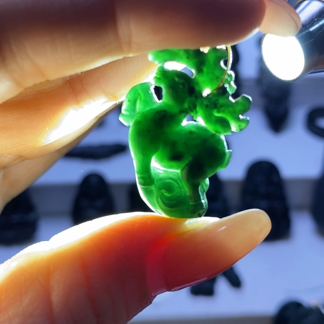 定制翡翠未镶嵌鹿牌吊坠天然A货墨翠