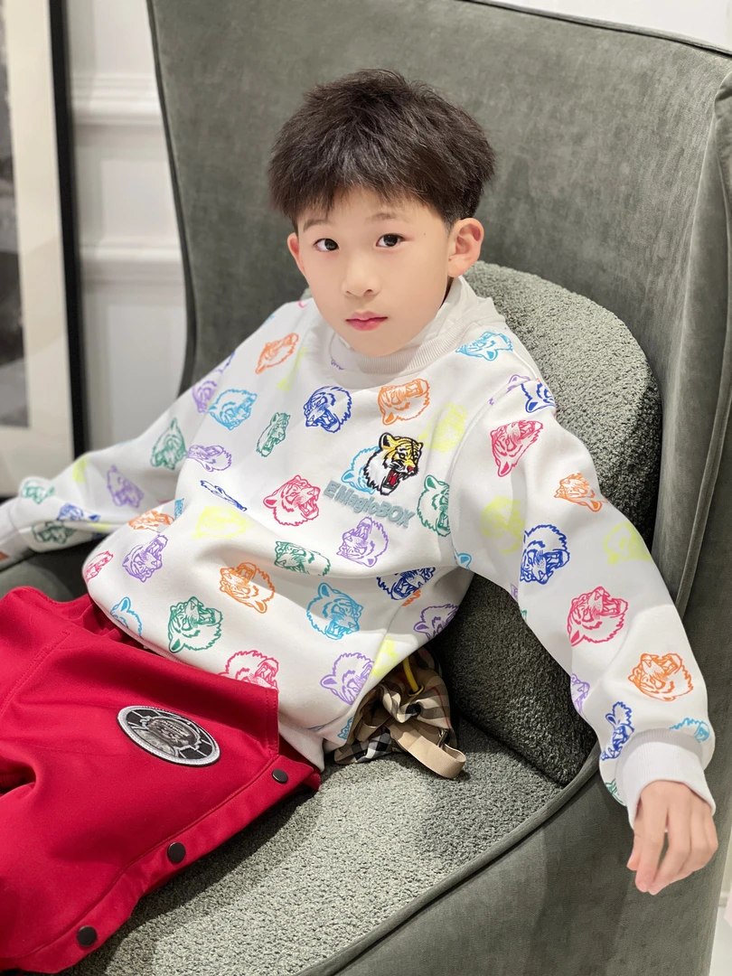 亿洋潮牌童装“虎宝满印”儿童限量款加绒卫衣B5537