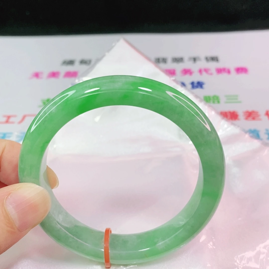 翡翠手镯未镶嵌56.7圈口正圈