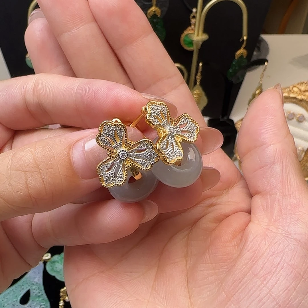 赵***儿翡翠银S925镶嵌耳饰耳包款