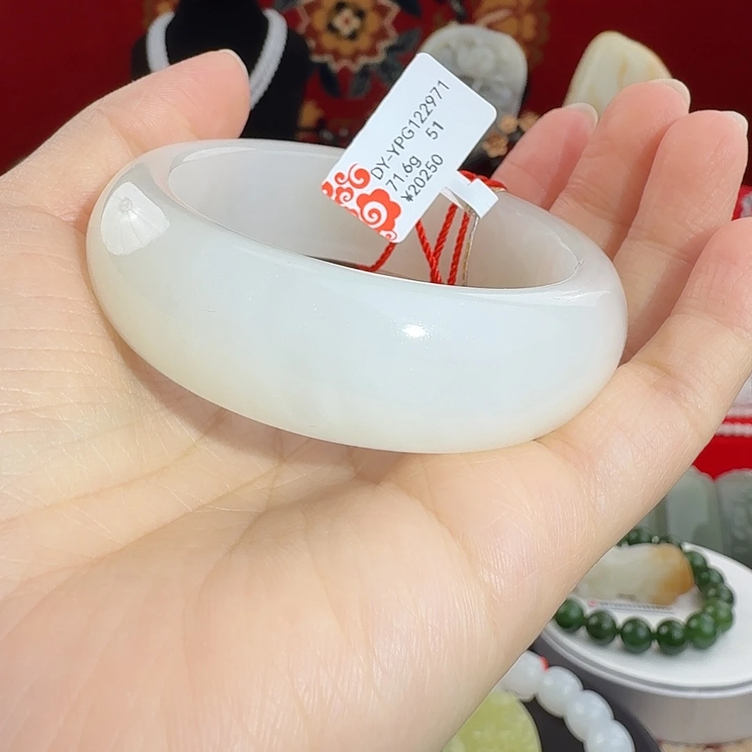 和田玉未镶嵌手镯