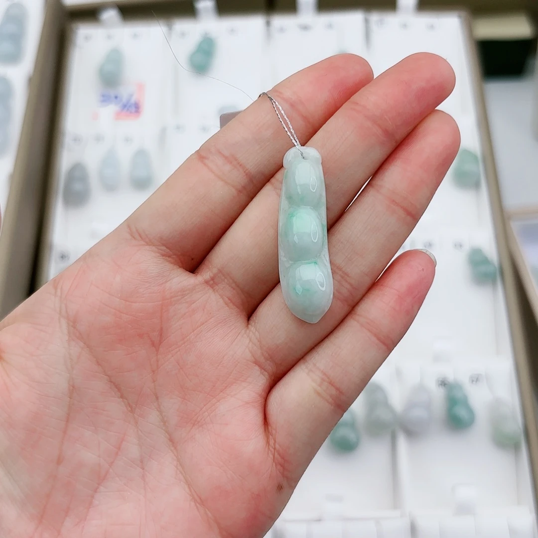 翡翠颈饰未镶嵌豆子