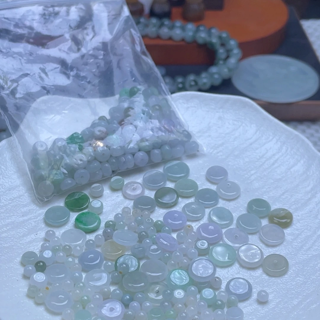 颈饰未镶嵌翡翠北*翡翠有瑕疵