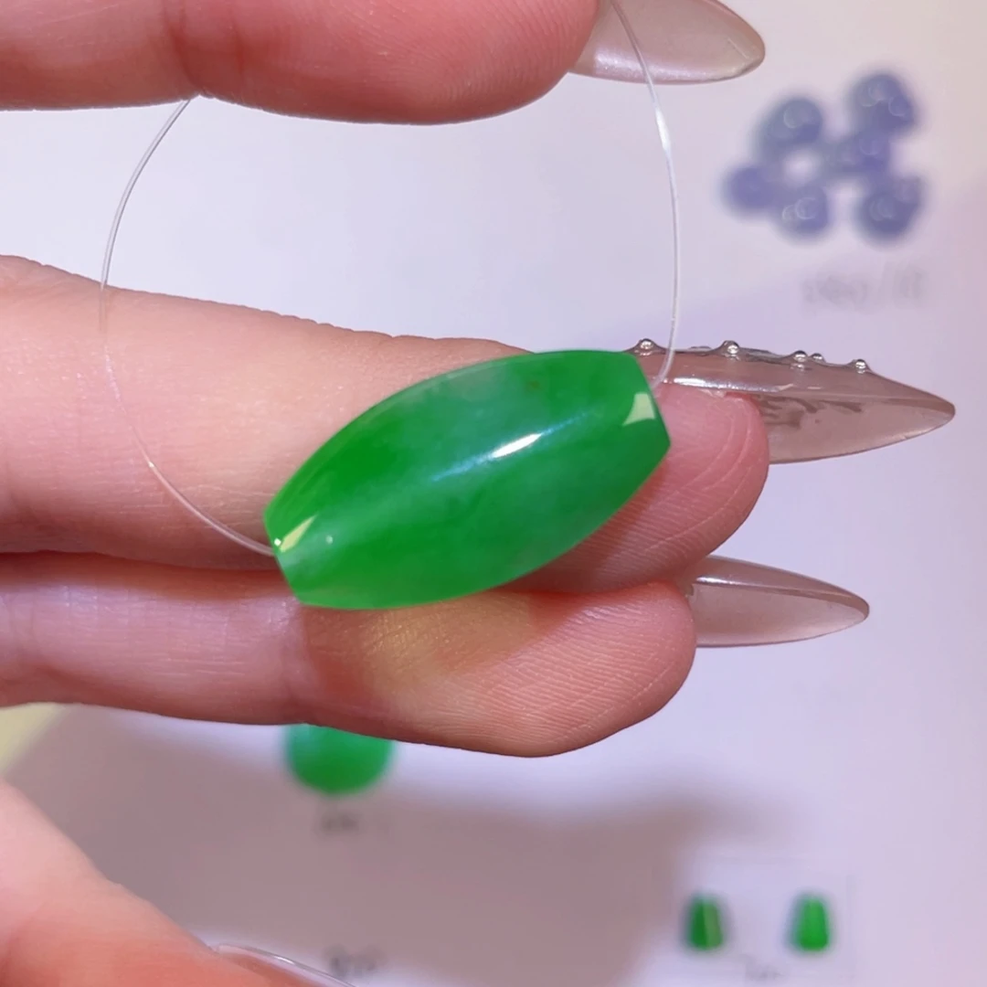 缘***分翡翠未镶嵌颈饰裸石