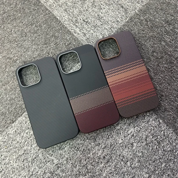 使用苹果17promax凯夫拉手机壳17pro芳轮纤维编织16promax全包