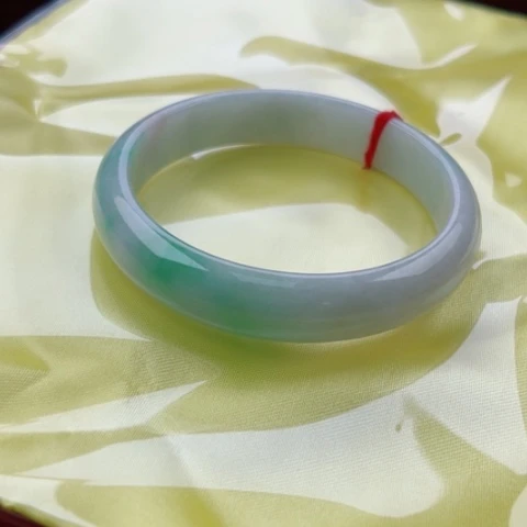 翡翠手镯未镶嵌正57(有微微棉线48小时鉴赏期)