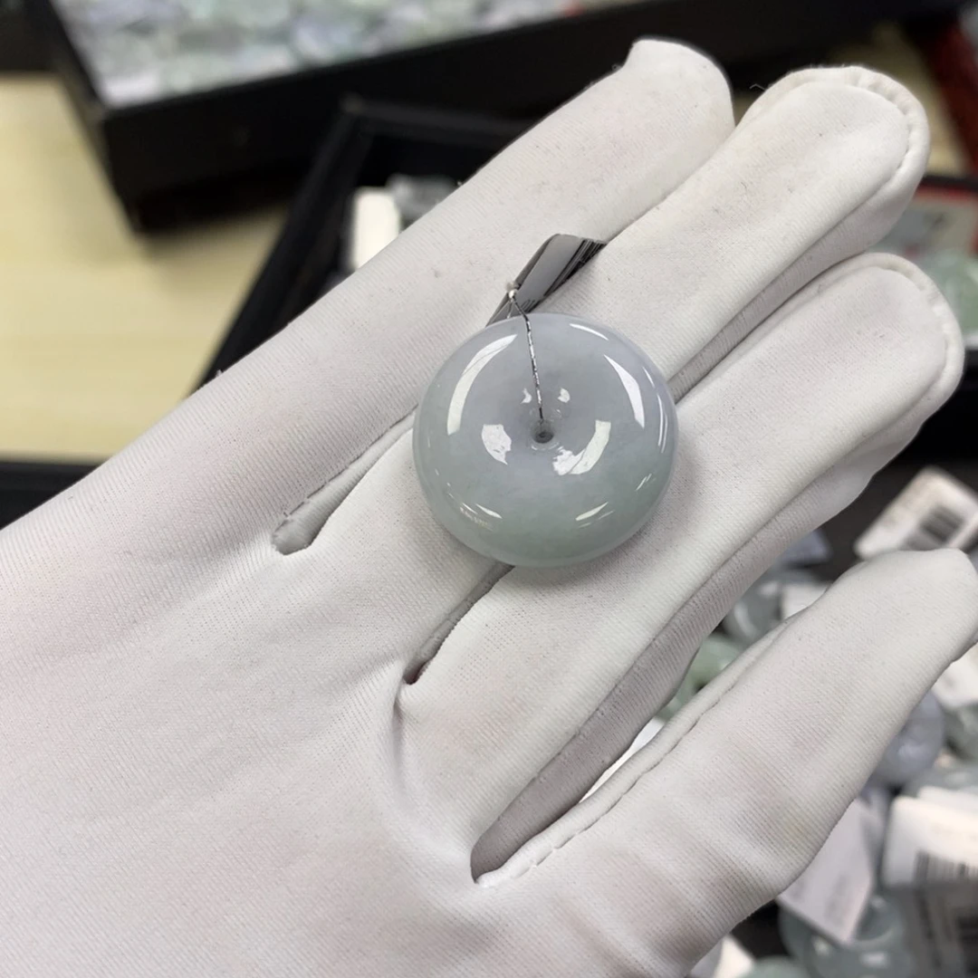 翡翠颈饰未镶嵌平安扣